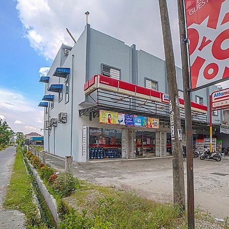 Oyo 90637 Rumah Ni Karo Medan Buitenkant foto
