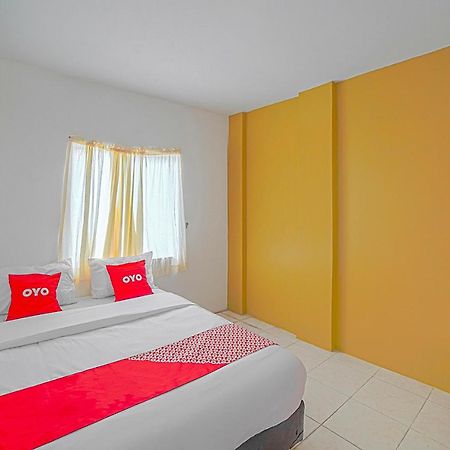 Oyo 90637 Rumah Ni Karo Medan Buitenkant foto