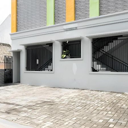 Oyo 90637 Rumah Ni Karo Medan Buitenkant foto