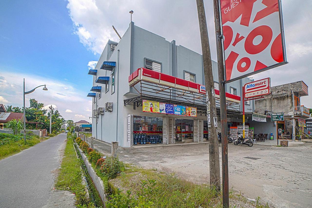 Oyo 90637 Rumah Ni Karo Medan Buitenkant foto
