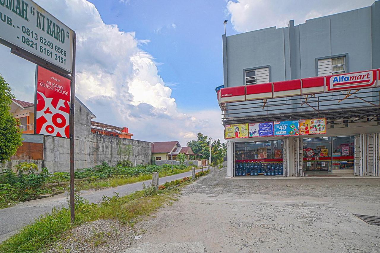 Oyo 90637 Rumah Ni Karo Medan Buitenkant foto