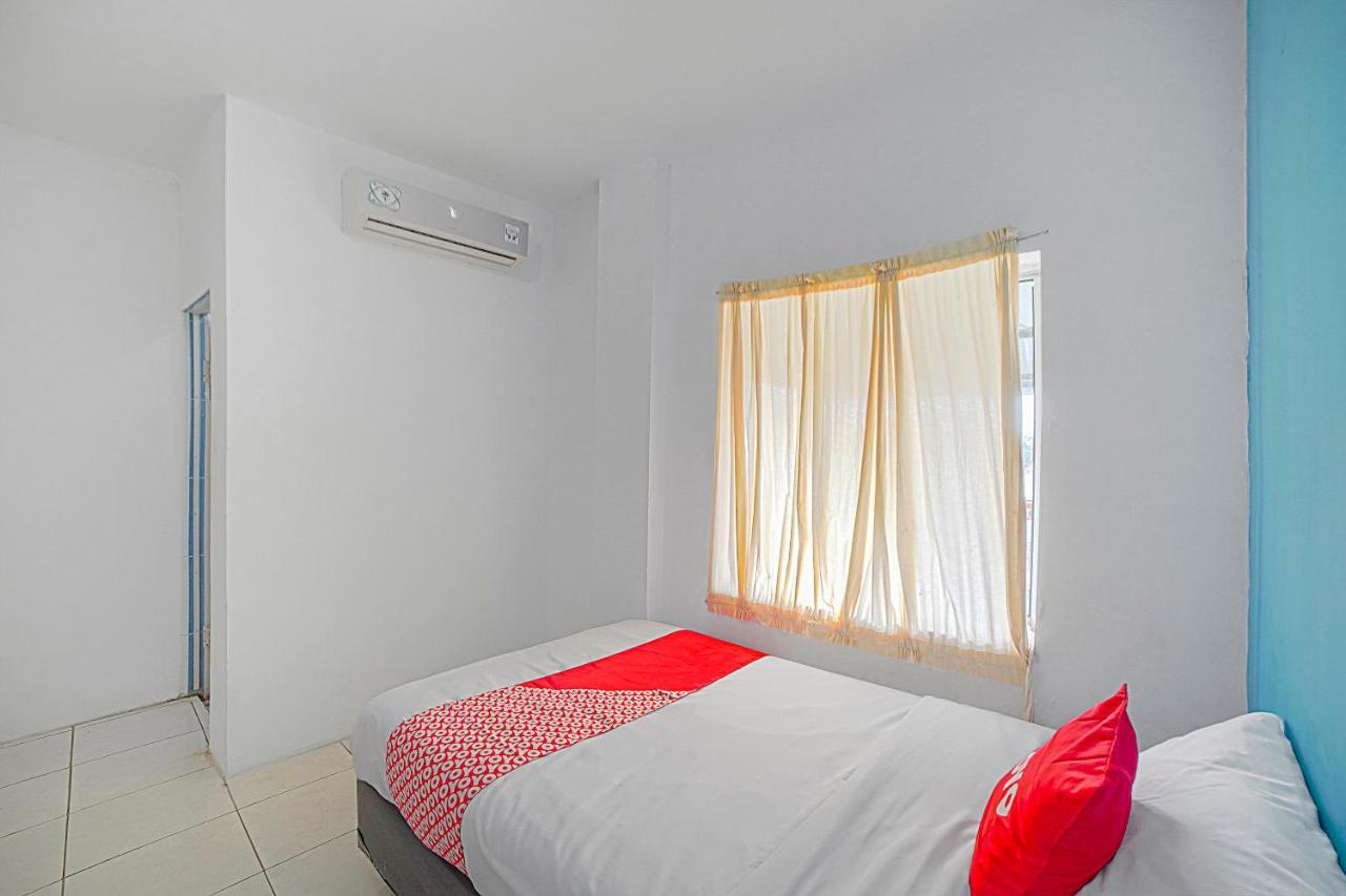 Oyo 90637 Rumah Ni Karo Medan Buitenkant foto
