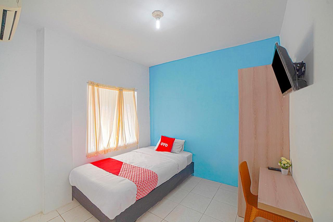 Oyo 90637 Rumah Ni Karo Medan Buitenkant foto