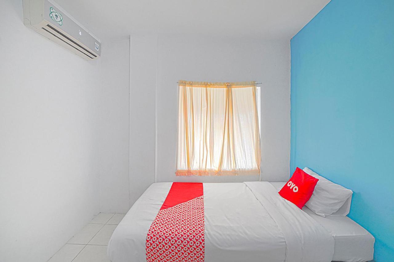 Oyo 90637 Rumah Ni Karo Medan Buitenkant foto