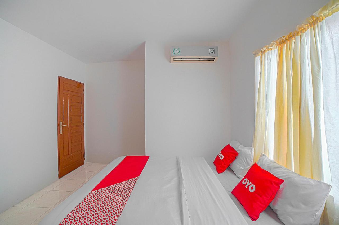 Oyo 90637 Rumah Ni Karo Medan Buitenkant foto