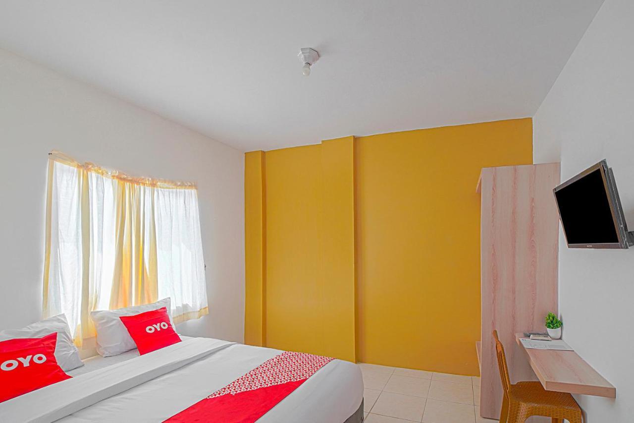 Oyo 90637 Rumah Ni Karo Medan Buitenkant foto
