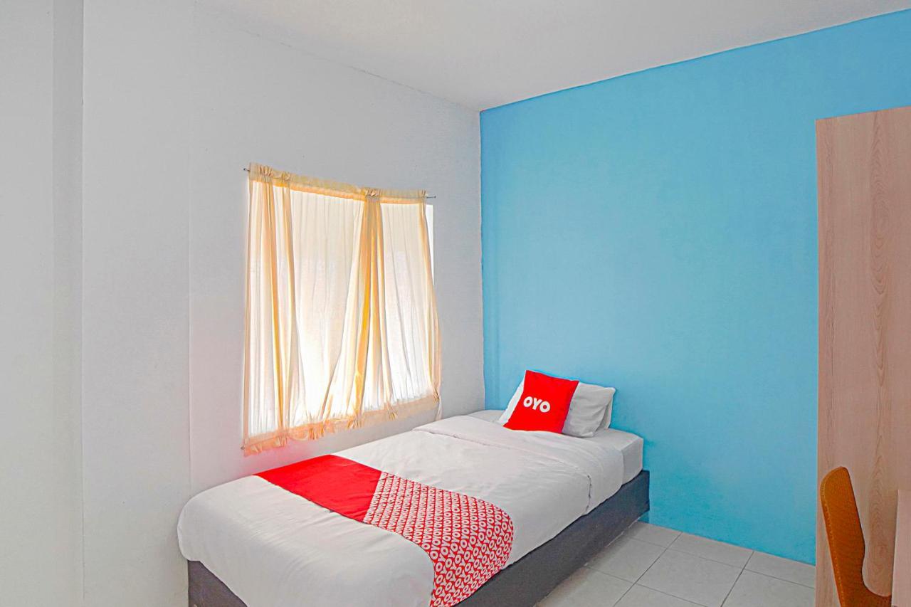 Oyo 90637 Rumah Ni Karo Medan Buitenkant foto