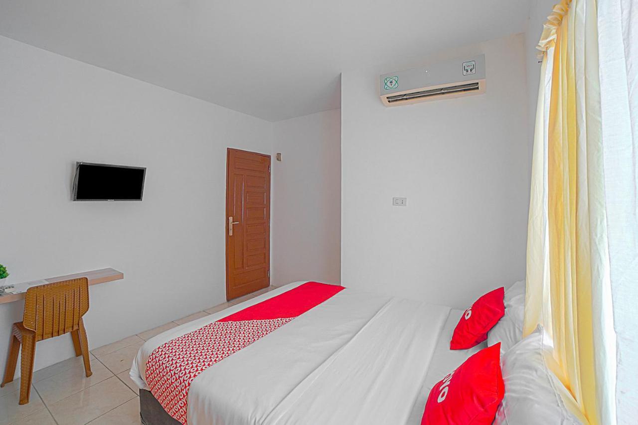 Oyo 90637 Rumah Ni Karo Medan Buitenkant foto