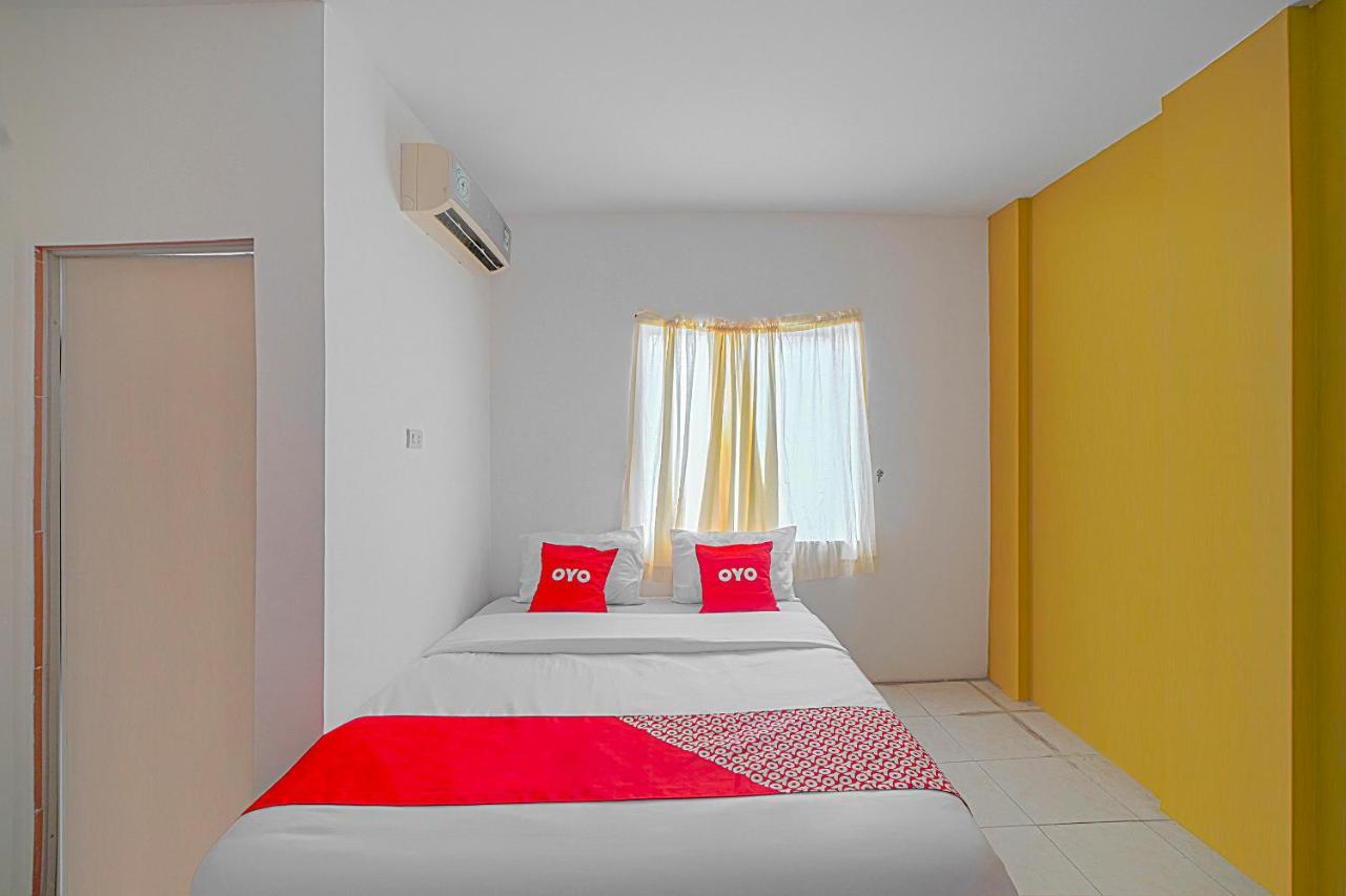 Oyo 90637 Rumah Ni Karo Medan Buitenkant foto