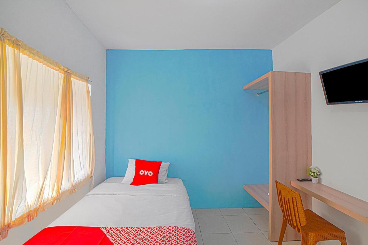 Oyo 90637 Rumah Ni Karo Medan Buitenkant foto