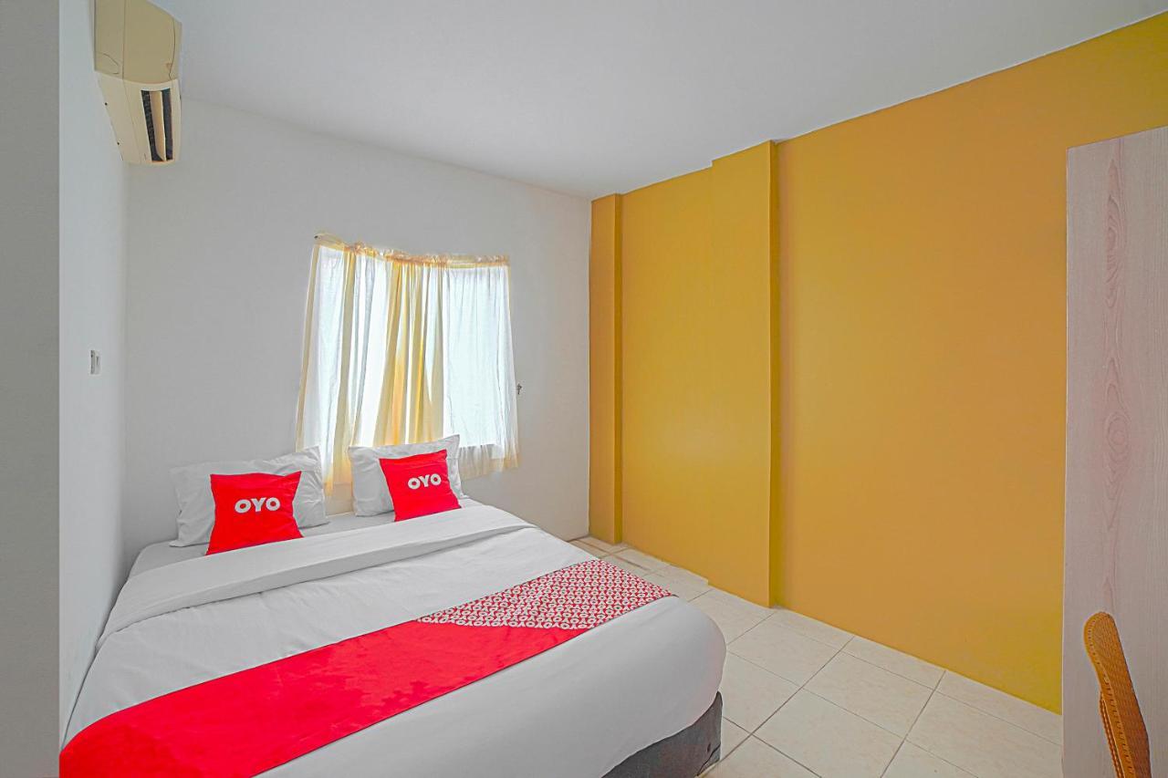 Oyo 90637 Rumah Ni Karo Medan Buitenkant foto