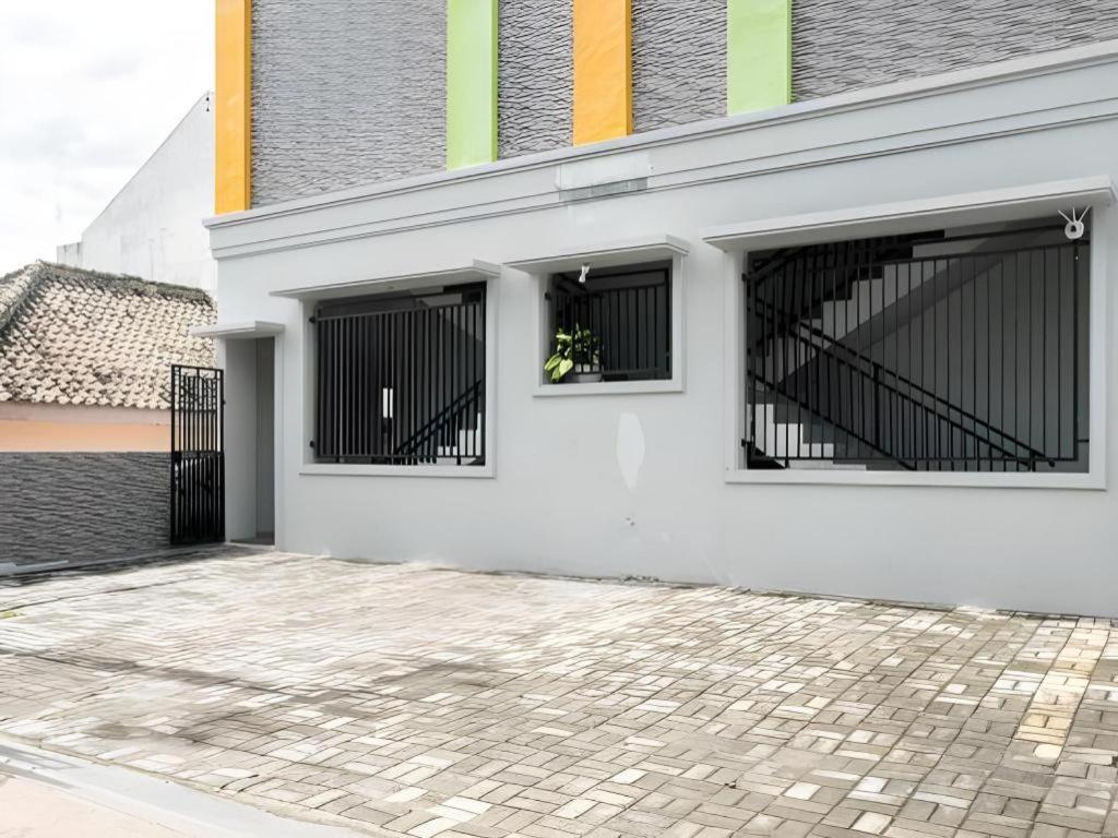 Oyo 90637 Rumah Ni Karo Medan Buitenkant foto