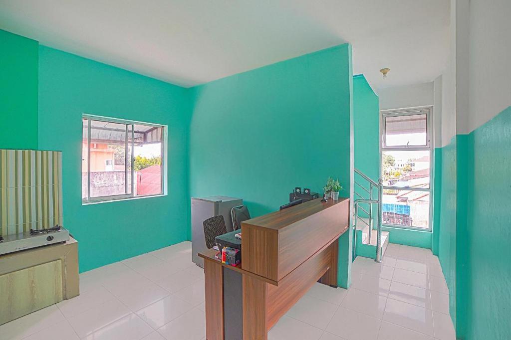 Oyo 90637 Rumah Ni Karo Medan Buitenkant foto